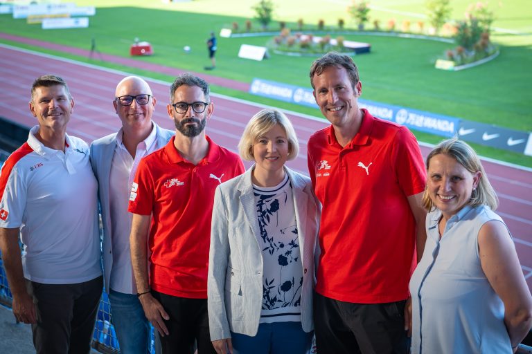 Signature de la convention entre HESAV et Swiss Athletics en présence de la direction de HESAV à Athletissima.